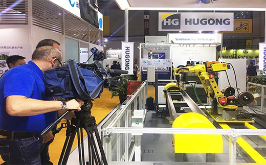 第二届进博会俄罗斯国家电视台拍摄QG刮刮乐意大利CEA展位